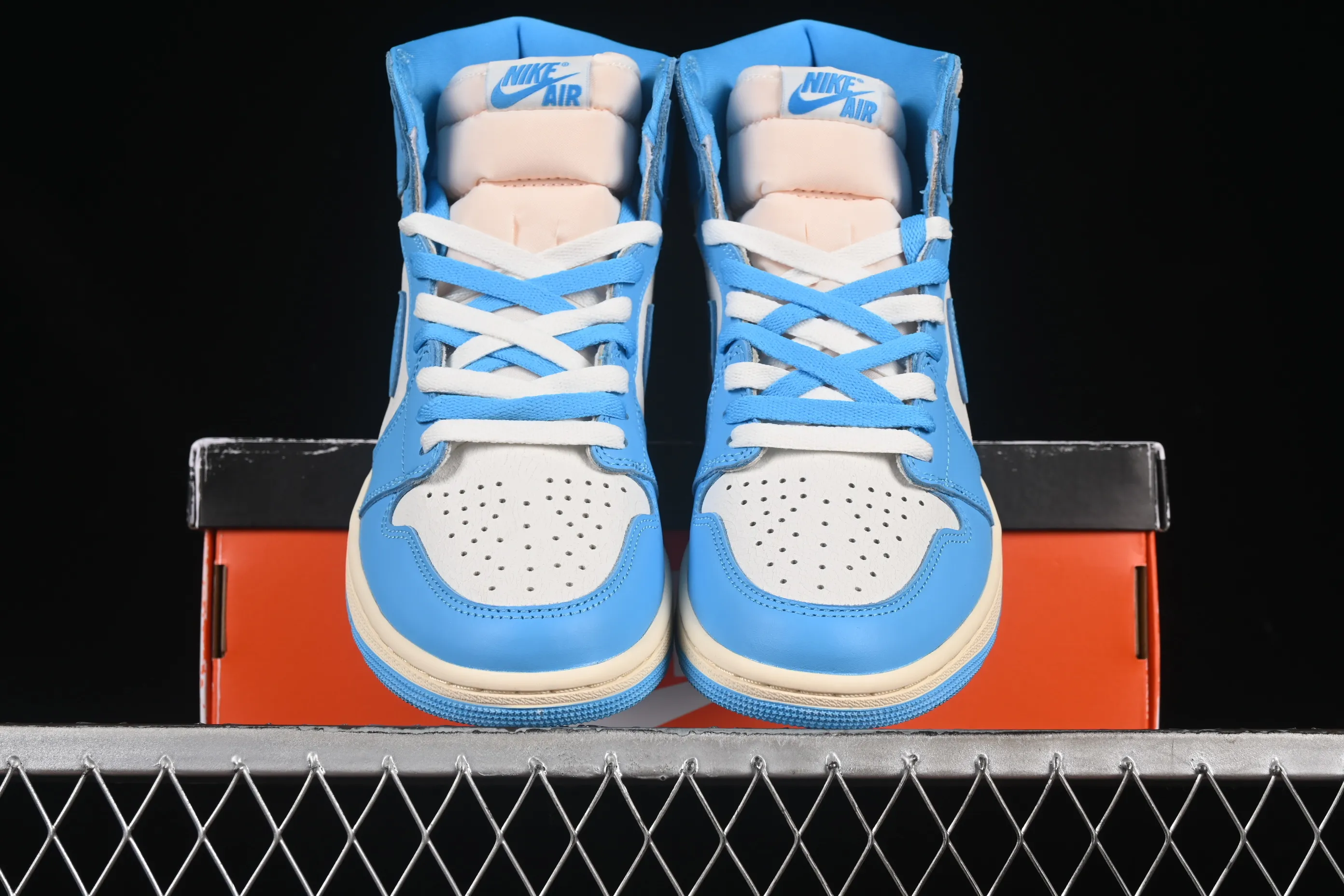 All Categories Air Jordan Jordan Series Basketball Shoes Air Jordan 1 High Special Price OG Version Air Jordan 1 High OG "UNC Reimagined" AJ1 Joe 1 Old North Carolina Blue DZ5485-402
